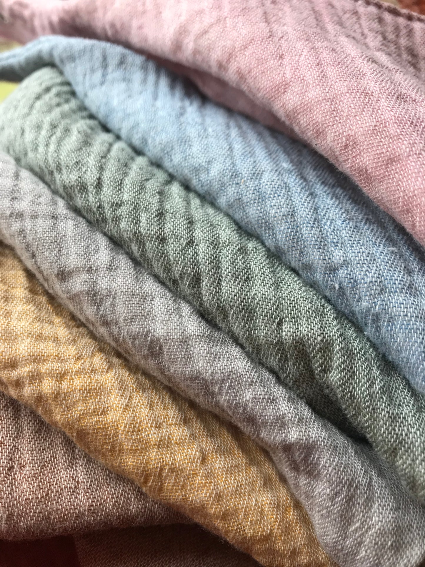 Lätzchen mit leicht melierter Struktur aus Bio Musselin für Baby und Kleinkinder, Spucktuch, Sabberlätzchen