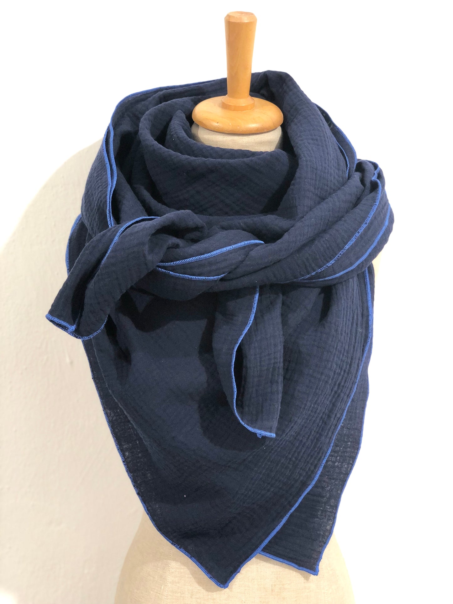 Halstuch oder Schal XXL aus Bio Musselin, Navy Blau