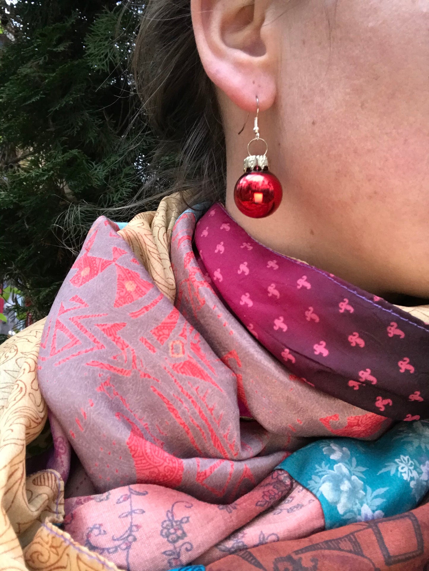 Weihnachtliche Ohrringe mit Mini Christbaumkugel, Accessoires Weihnachten