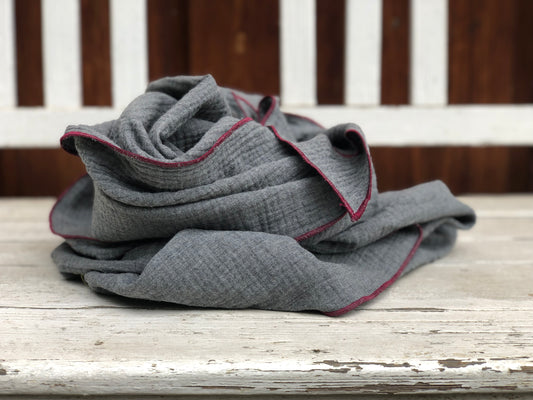 Halstuch XXL oder Schal, grau rot, aus Bio Musselin, leicht