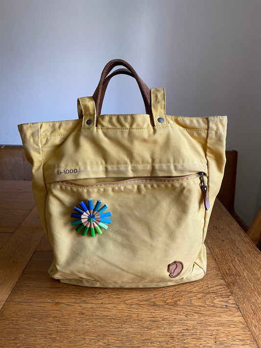 origineller Pin / Anstecker / Brosche mit Buntstifte