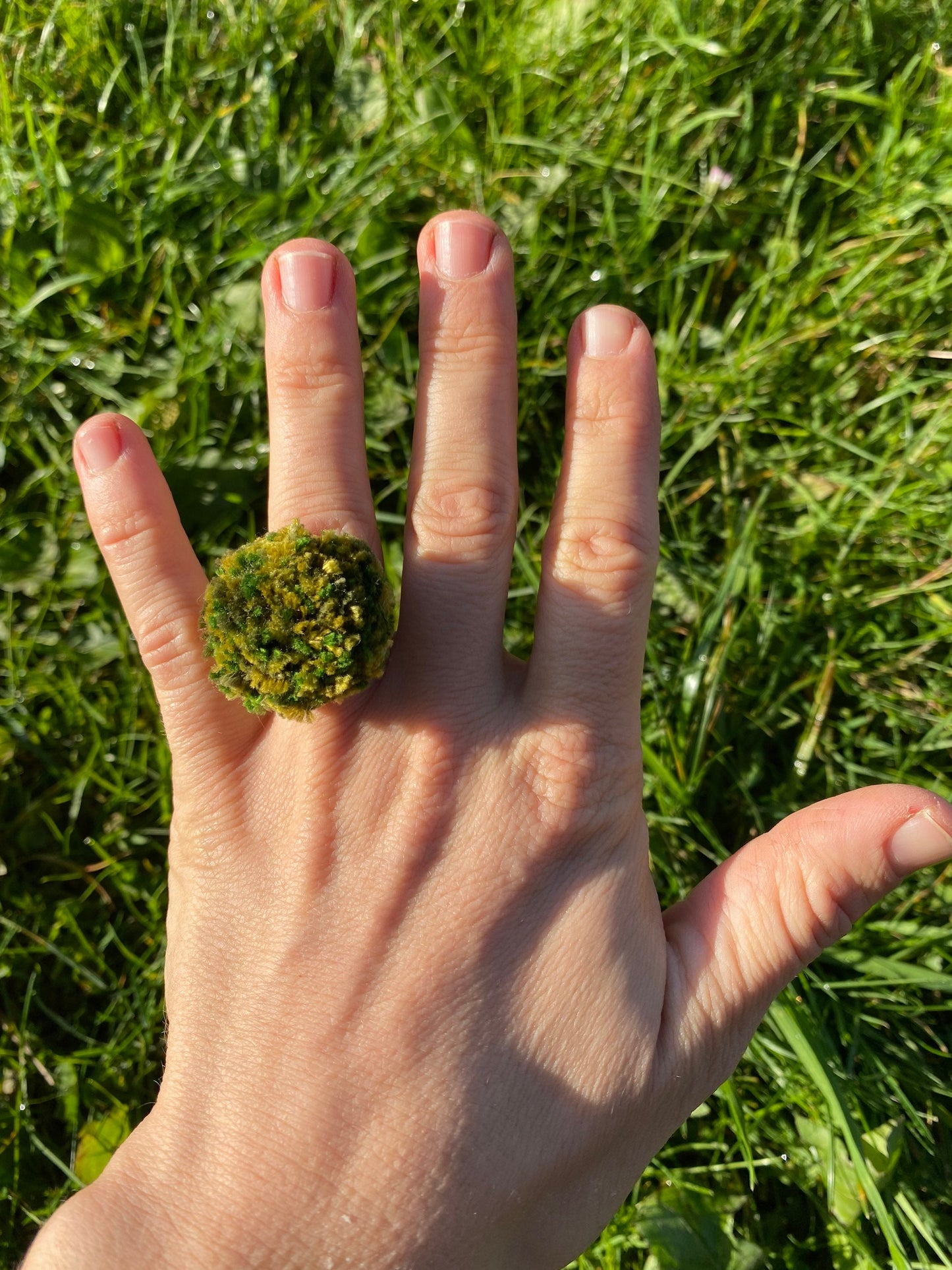 Ring mit Bommel / Pompon