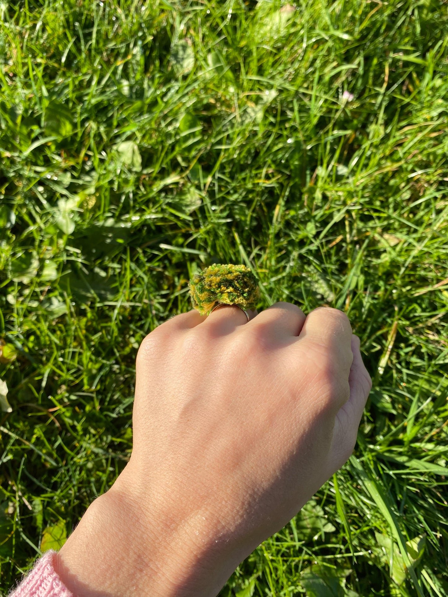 Ring mit Bommel / Pompon