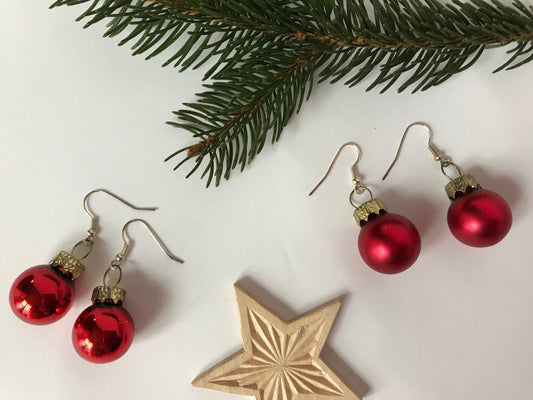 Weihnachtliche Ohrringe mit Mini Christbaumkugel, Accessoires Weihnachten