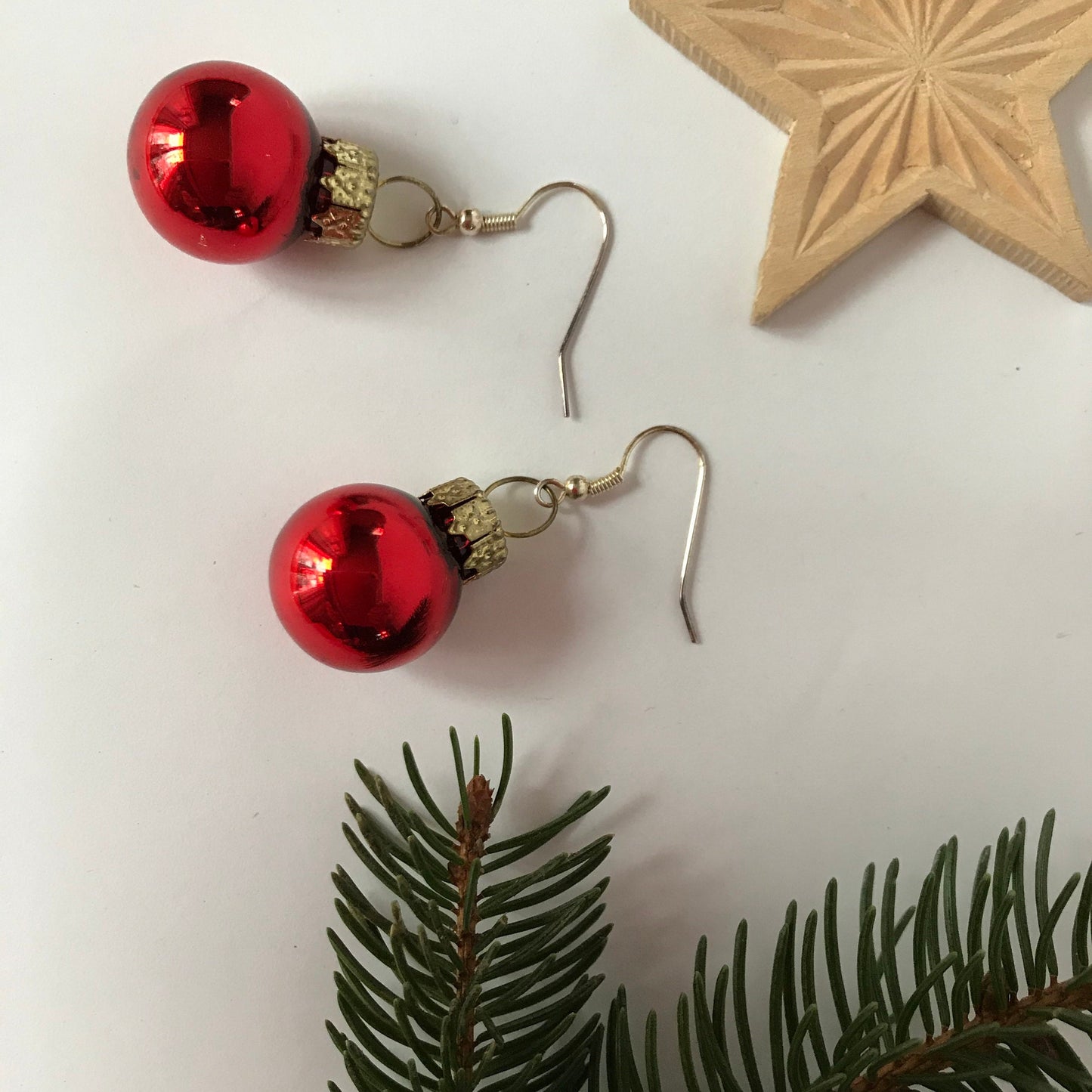 Weihnachtliche Ohrringe mit Mini Christbaumkugel, Accessoires Weihnachten